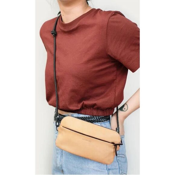 New Moments Unisex Black Crossbody Wristlet Travel Bag Adjustable Strap - Picture 2 of 6